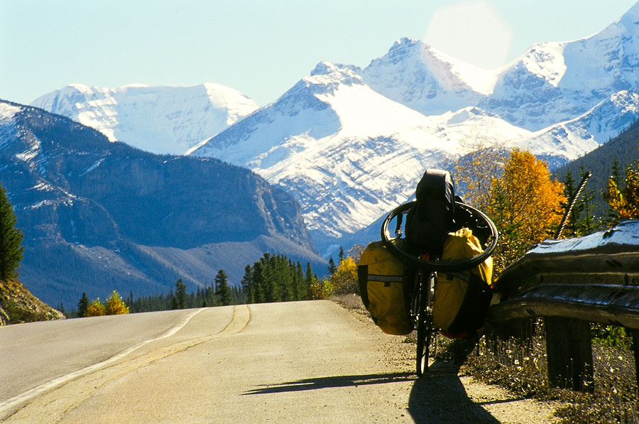 138a_icefields-parkway-bike-touring.jpg