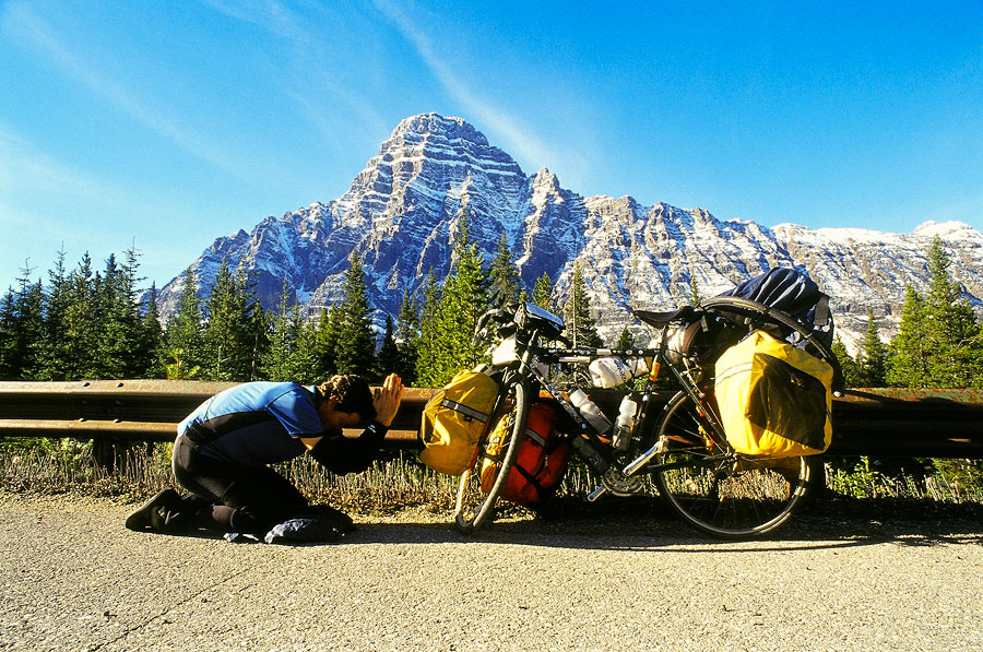 Thanking Stef for getting me this far, Icefields Parkway, Banff-Jasper National Park (Day 139)