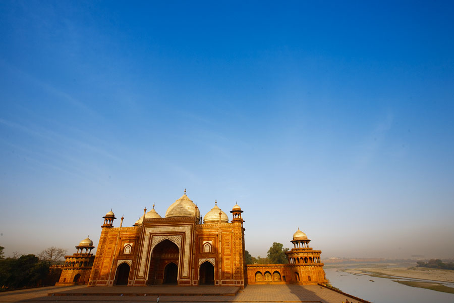 Taj Mahal mosque at dawn