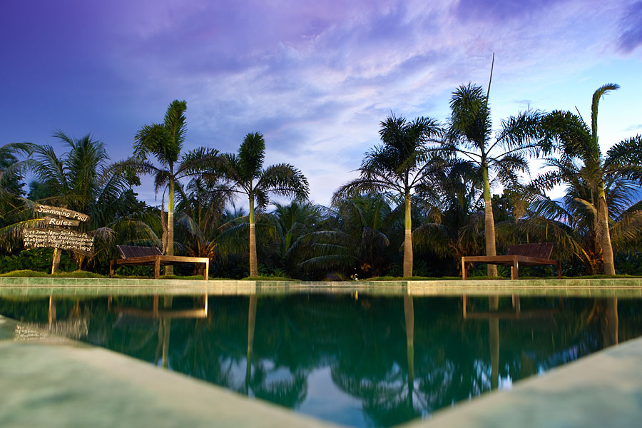 Kapuluan Vista Resort poolside at dusk