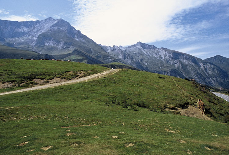 A journey by bicycle through the Pyrenees