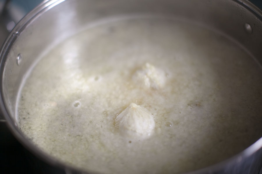 DIY alcoholic ginger beer boiling the wort